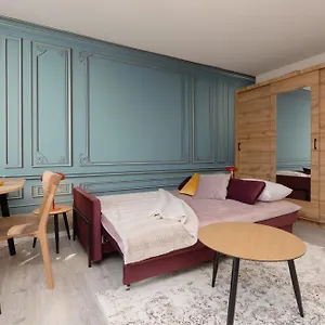 Elekcyjna With Balcony By Renters Apartament